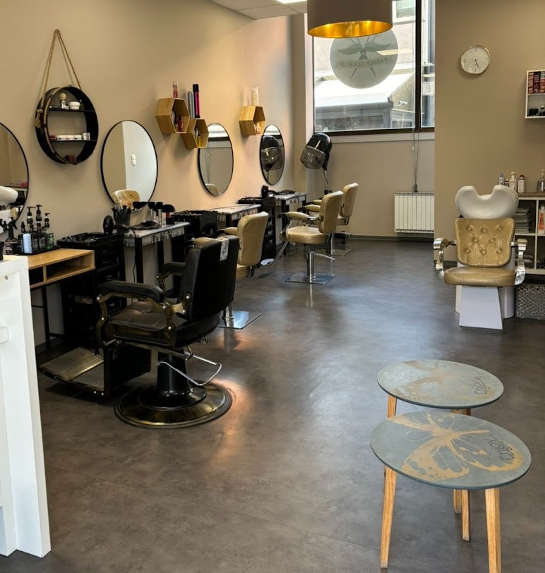 GLAM UP PE Frizerski Studio photo